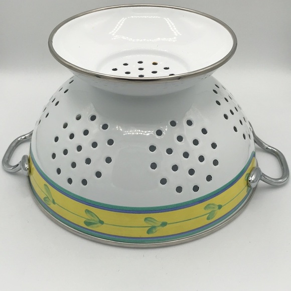 Pretty 8.5-inch enamel footed colander / strainer - Picture 4 of 4